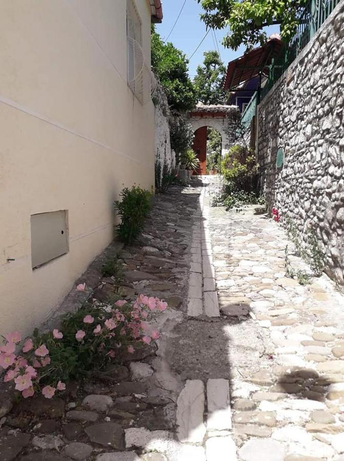 Guesthouse Hlias Gloria Берат Екстериор снимка