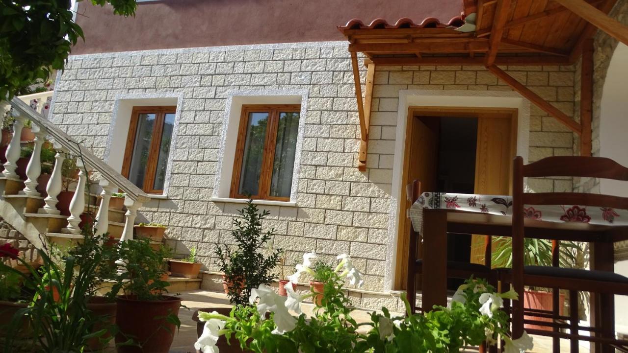 Guesthouse Hlias Gloria Берат Екстериор снимка