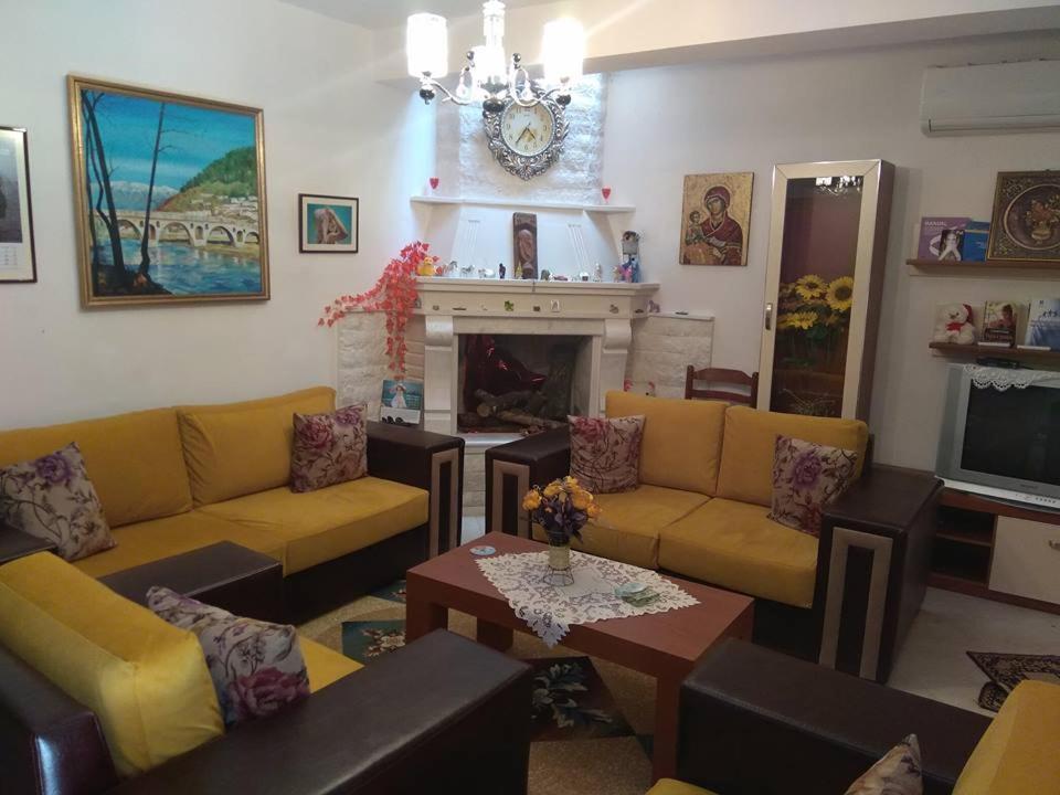 Guesthouse Hlias Gloria Берат Екстериор снимка