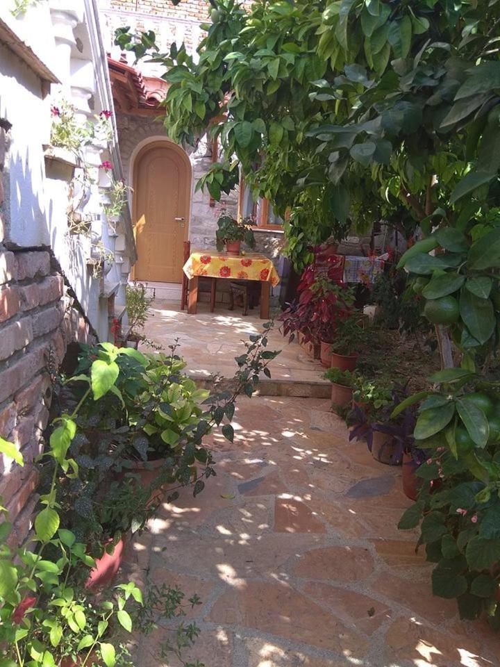 Guesthouse Hlias Gloria Берат Екстериор снимка