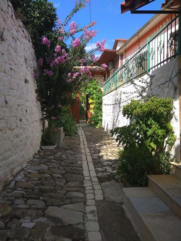 Guesthouse Hlias Gloria Берат Екстериор снимка