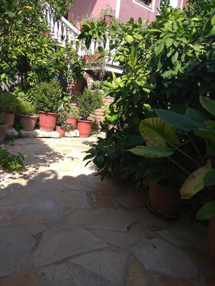 Guesthouse Hlias Gloria Берат Екстериор снимка