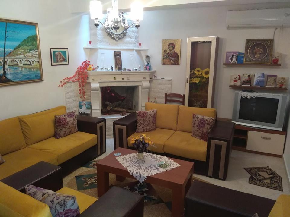 Guesthouse Hlias Gloria Берат Екстериор снимка