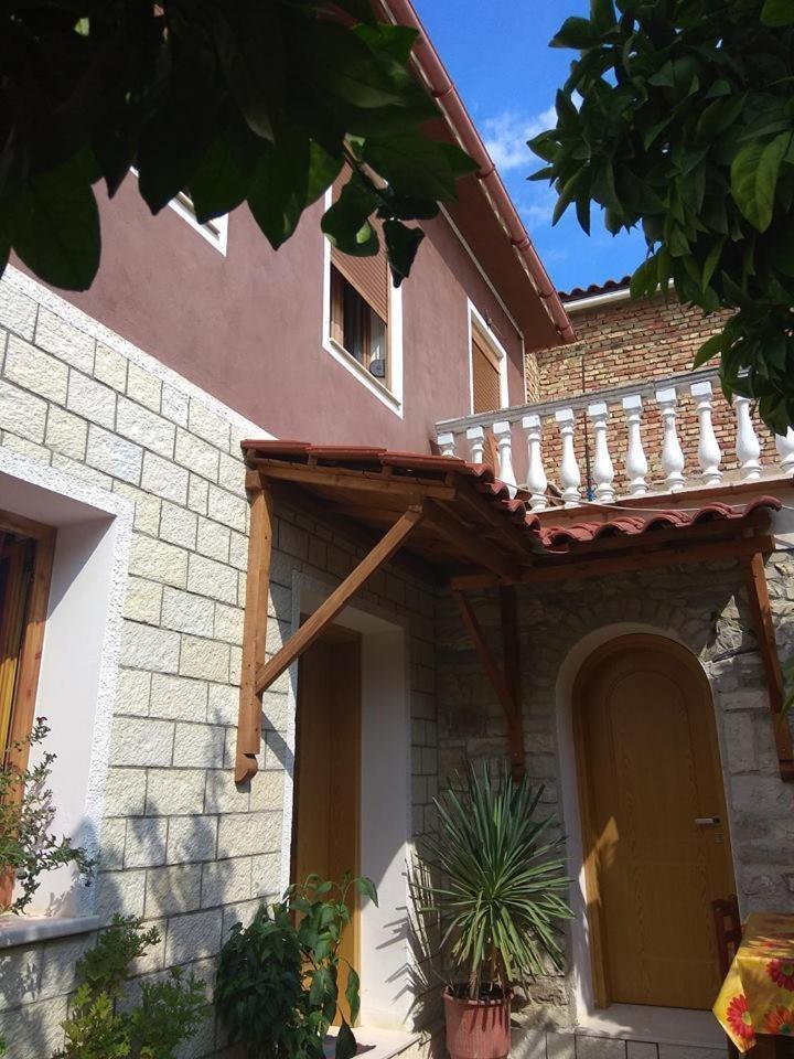 Guesthouse Hlias Gloria Берат Екстериор снимка